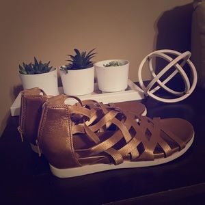 Gold metallic 8 WIDE sandals gladiator